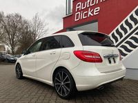Gebraucht Mercedes B180 AMG Edition 1 122 PS (89 kW) 2013 Weiß Kleinwagen