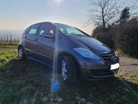 Gebraucht Mercedes 180 116 PS (85 kW) 2010 Silber Limousine