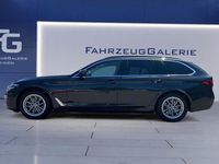 Gebraucht BMW 520 Performance 190 PS (139 kW) 2023 Sophistograu brillanteffekt metalli Kombi