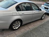 Gebraucht BMW 320 150 PS (110 kW) 2006 Silber Limousine