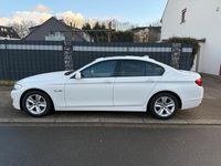 Gebraucht BMW 525 215 PS (158 kW) 2010 Weiß Limousine