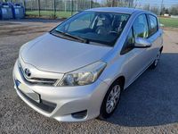 Gebraucht Toyota Yaris Life 90 PS (66 kW) 2012 Silber Limousine