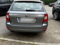 Gebraucht Skoda Superb 125 PS (91 kW) 2011 Silber Kombi