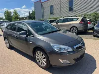 Gebraucht Opel Astra Design Edition 140 PS (102 kW) 2012 Schwarz Kombi