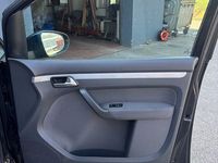 Gebraucht VW Touran Match 105 PS (77 kW) 2013 Schwarz Van / Kleinbus