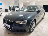 Gebraucht Audi A4 Basis 122 PS (89 kW) 2019 Grau Kombi
