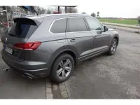Gebraucht VW Touareg R-line 231 PS (169 kW) 2022 Siliziumgrau metallic SUV