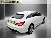 Gebraucht Mercedes CLA180 Shooting Brake Urban 122 PS (89 kW) 2016 Weiß Kombi