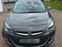 Gebraucht Opel Astra 140 PS (102 kW) 2012 Grau Limousine