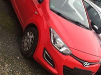 Gebraucht Hyundai i20 Edition 86 PS (63 kW) 2013 Rot Kleinwagen