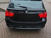 Gebraucht BMW 318 2011 Schwarz Kombi