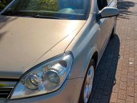 Używany Opel Astra 66 KM (48 kW) 2007 Szary Kombi