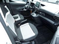 Gebraucht Citroën Berlingo Feel 131 PS (96 kW) 2022 Weiß Van / Kleinbus