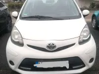 Gebraucht Toyota Aygo 68 PS (50 kW) 2013 Weiß Kleinwagen