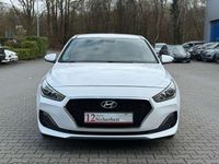 Gebraucht Hyundai i30 Select 99 PS (72 kW) 2019 Weiß Kombi