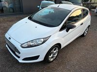 Gebraucht Ford Fiesta 82 PS (60 kW) 2014 Weiß Kleinwagen