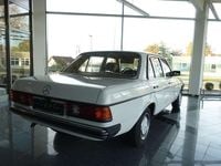 Gebraucht Mercedes 200 105 PS (77 kW) 1985 Weiß Limousine