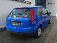 Gebraucht Ford Fiesta Ambiente 60 PS (44 kW) 2003 Azorenblau Kleinwagen