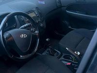 Gebraucht Hyundai i30 109 PS (80 kW) 2010 Schwarz Kleinwagen