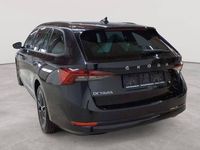 Gebraucht Skoda Octavia Clever 150 PS (110 kW) 2022 Blackmagic perleffekt Kombi