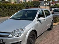 Używany Opel Astra 105 KM (77 kW) 2007 Srebrny Sedan/Limuzyna