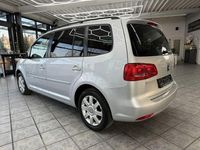 Gebraucht VW Touran Match 105 PS (77 kW) 2013 Silber Van / Kleinbus