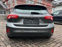 Gebraucht Ford Focus Titanium 150 PS (110 kW) 2021 Magneticgrau (metallic) Limousine