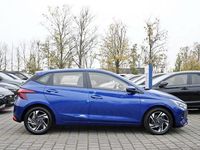 Gebraucht Hyundai i20 Trend 101 PS (74 kW) 2023 Intense blue / mic Kleinwagen