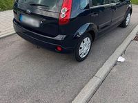 Gebraucht Ford Fiesta Ambiente 60 PS (44 kW) 2006 Blau Kleinwagen