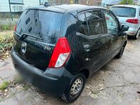 Gebraucht Hyundai i10 67 PS (49 kW) 2011 Schwarz Kleinwagen