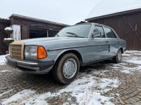 Gebraucht Mercedes E230 136 PS (100 kW) 1982 Blau Limousine