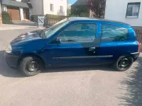 Używany Renault Clio II 75 KM (55 kW) 2000 Niebieski Hatchback