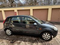 Second-hand Ford Focus Ghia 101 CP (74 kW) 2005 Argintiu Hatchback