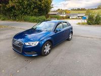 Gebraucht Audi A3 Attraction 125 PS (91 kW) 2014 Blau Limousine