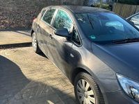 Gebraucht Opel Astra 140 PS (102 kW) 2013 Grau Limousine