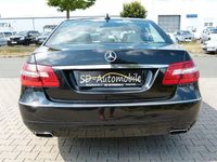Gebraucht Mercedes E220 Avantgarde 170 PS (125 kW) 2012 Schwarz Limousine