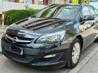Używany Opel Astra Eco 165 KM (121 kW) 2012 Czarny Kombi