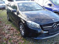 Gebraucht Mercedes A180 122 PS (89 kW) 2015 Kosmosschwarz  metalliclack Limousine