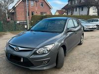 Gebraucht Hyundai i30 90 PS (66 kW) 2011 Grau Kombi