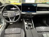 Gebraucht VW Passat R-line 193 PS (141 kW) 2024 Oyster silver metallic Kombi
