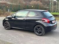 Gebraucht Peugeot 208 Active 68 PS (50 kW) 2014 Schwarz Kleinwagen