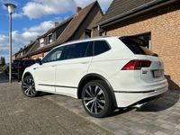 gebraucht VW Tiguan Allspace R-LINE / Leder / 7-Sitze 2.0 TSI