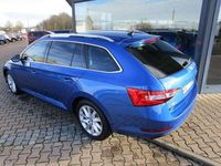 Gebraucht Skoda Superb Ambition 150 PS (110 kW) 2024 Raceblau metallic (metallic) Kombi