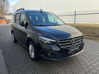 Gebraucht Mercedes T180 Progressive 116 PS (85 kW) 2024 Loparitschwarz metallic Van / Kleinbus