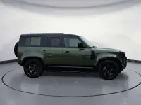 Neu Land Rover Defender SE Dynamic 250 PS (183 kW) 2026 Grün SUV