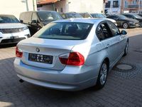 Gebraucht BMW 320 150 PS (110 kW) 2007 Titansilber metallic Limousine