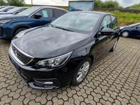 Gebraucht Peugeot 308 Active 131 PS (96 kW) 2019 Schwarz perla nera/metalliclackierung (metallic) Limousine