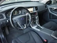 Usata Volvo V60 190 CV (139 kW) 2017 Nero Station wagon