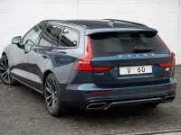 Gebraucht Volvo V60 R-Design 303 PS (222 kW) 2021 Blau Kombi