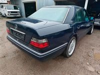 Gebraucht Mercedes E280 193 PS (141 kW) 1993 Blau Limousine